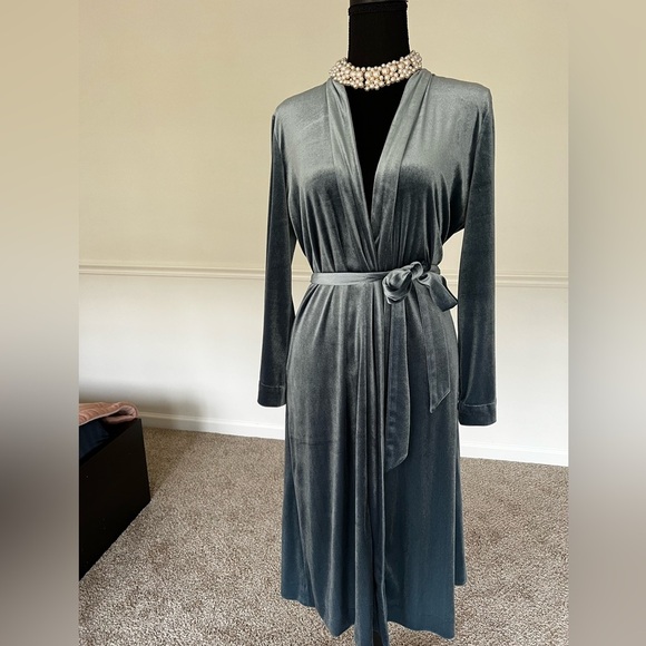 Velvet women’s‎ robe size S - Picture 1 of 8